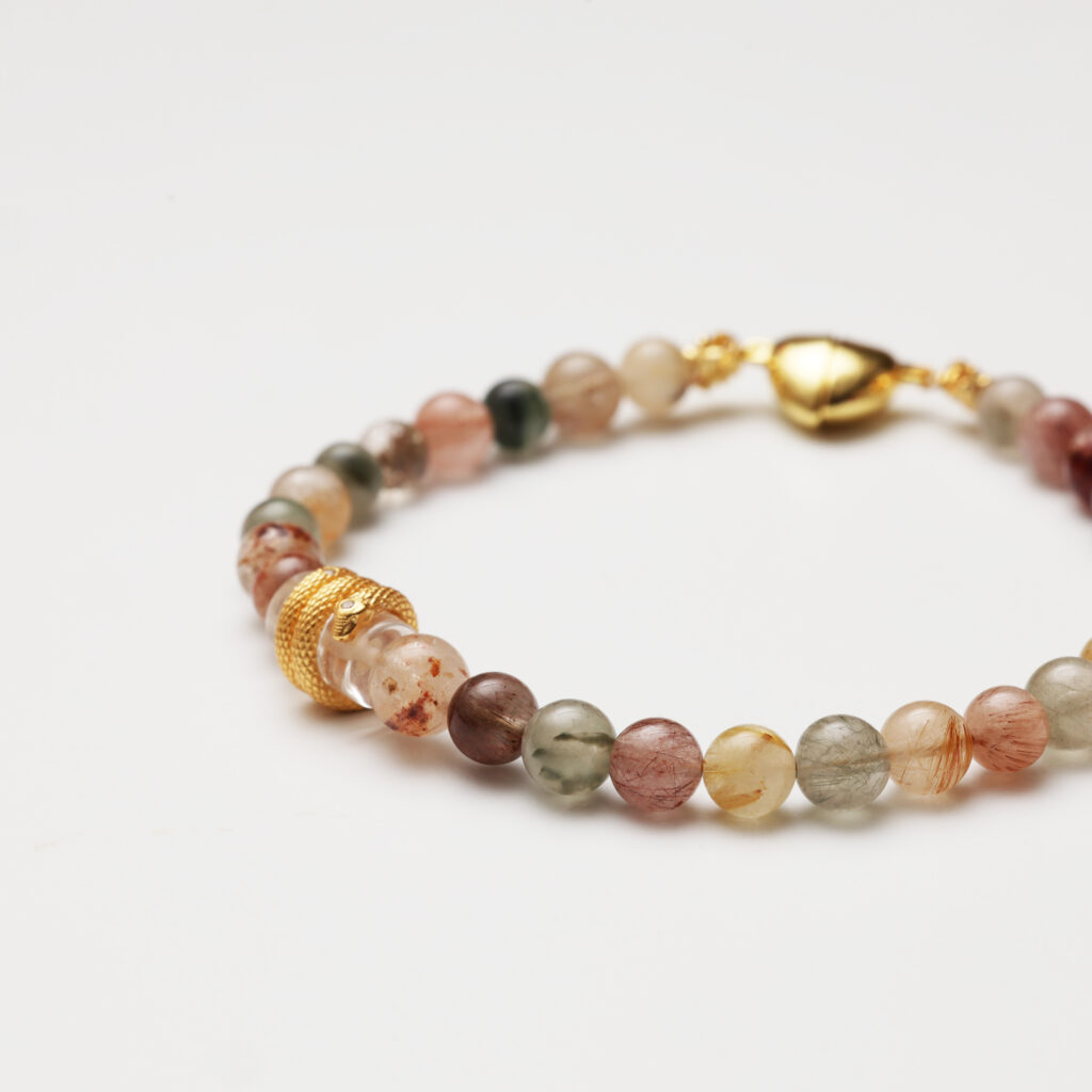 multicolored-rutilated-quartz-beads-detail