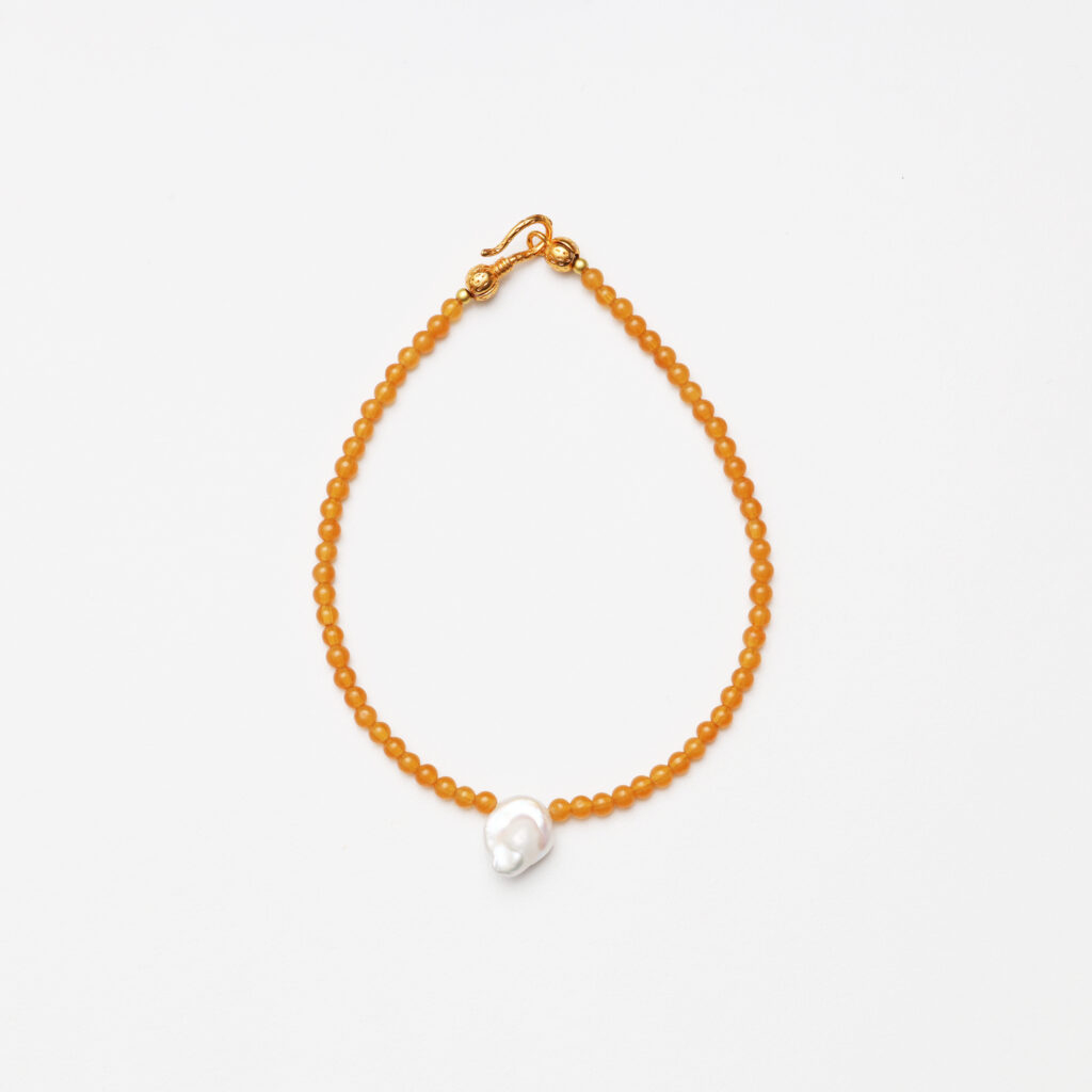 Yellow Jade and Baroque Pearl Bracelet with gold-tone clasp